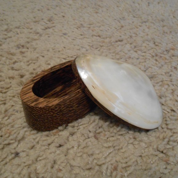 Shell Trinket Box - Picture 4 of 7